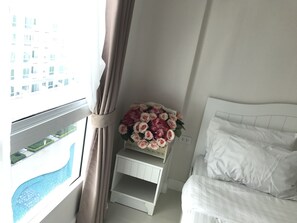 公寓, 1 間臥室, 可使用泳池, 高層 | 1 間睡房、書桌、遮光窗簾/窗簾、隔音