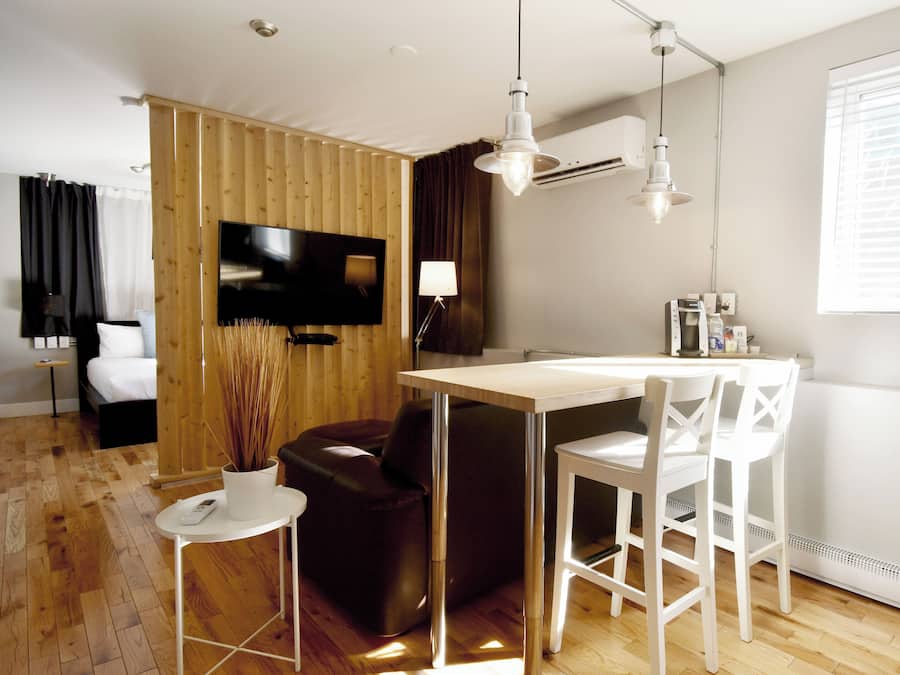 Deluxe Studio Suite, 1 Queen Bed, Kitchen | Living area | Flat-screen TV