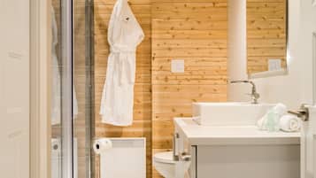 Deluxe Suite, 1 Queen Bed with Sofa bed, Kitchen | Bathroom | Shower, hair dryer, towels, soap