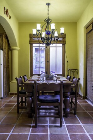 Repas dans la chambre