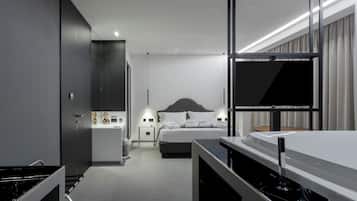 Luxury Suite, Balcony, City View | 1 bedroom, premium bedding, minibar, desk