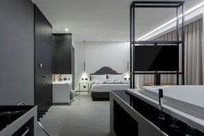 Suite Luxury, balcone, vista città | 1 camera, biancheria da letto di alta qualità, minibar, una scrivania