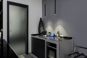 Luxury Suite, Balcony, City View | Minibar - Suite Palermo Apartment (Palermo)