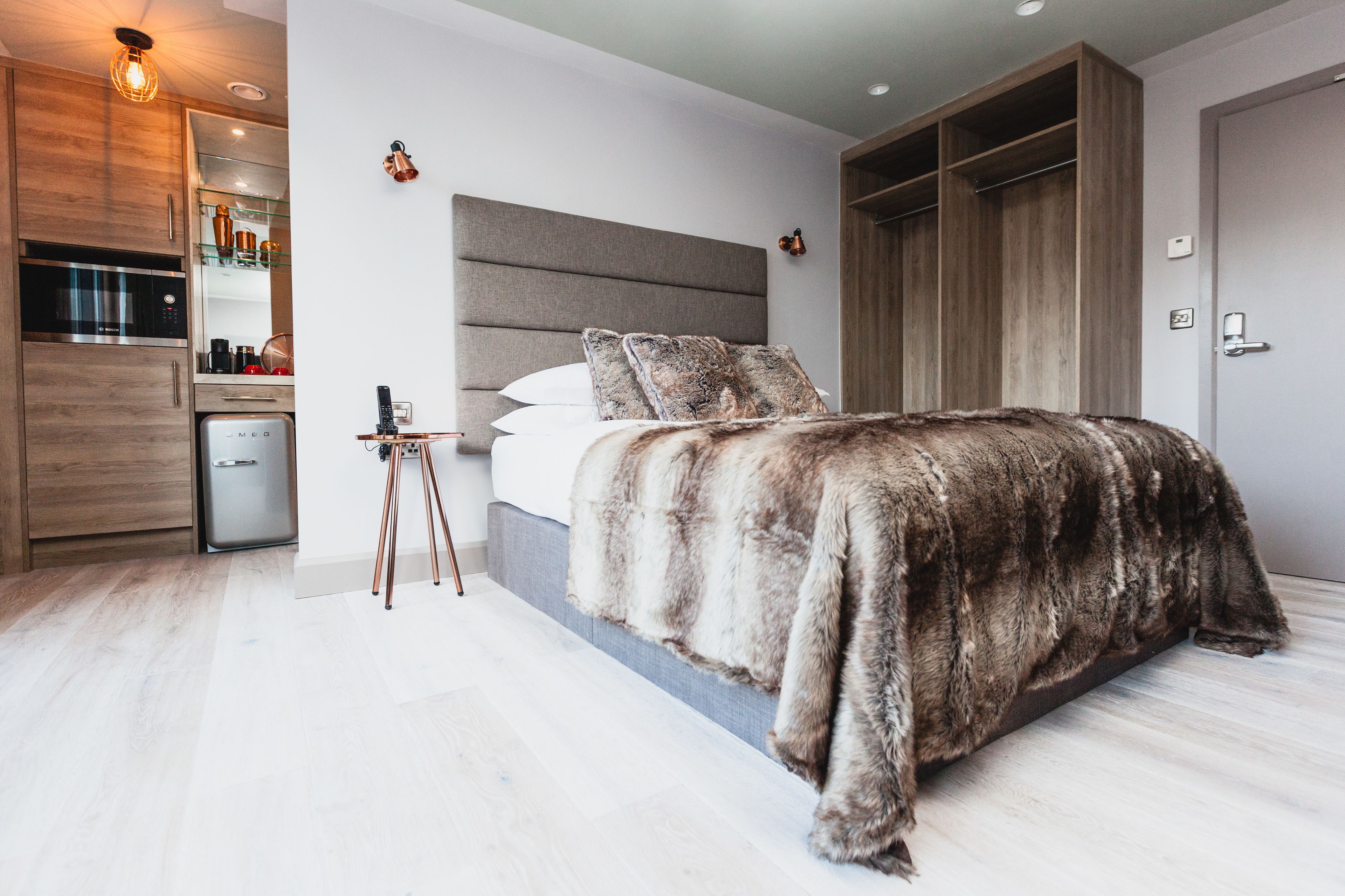 penthouse | blackout curtains, free wifi, bed sheets