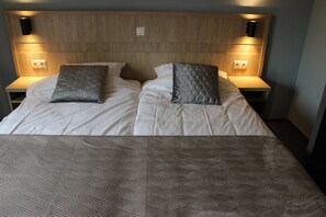 Tweepersoonskamer | Een bureau, babybedden (toeslag), gratis wifi, beddengoed