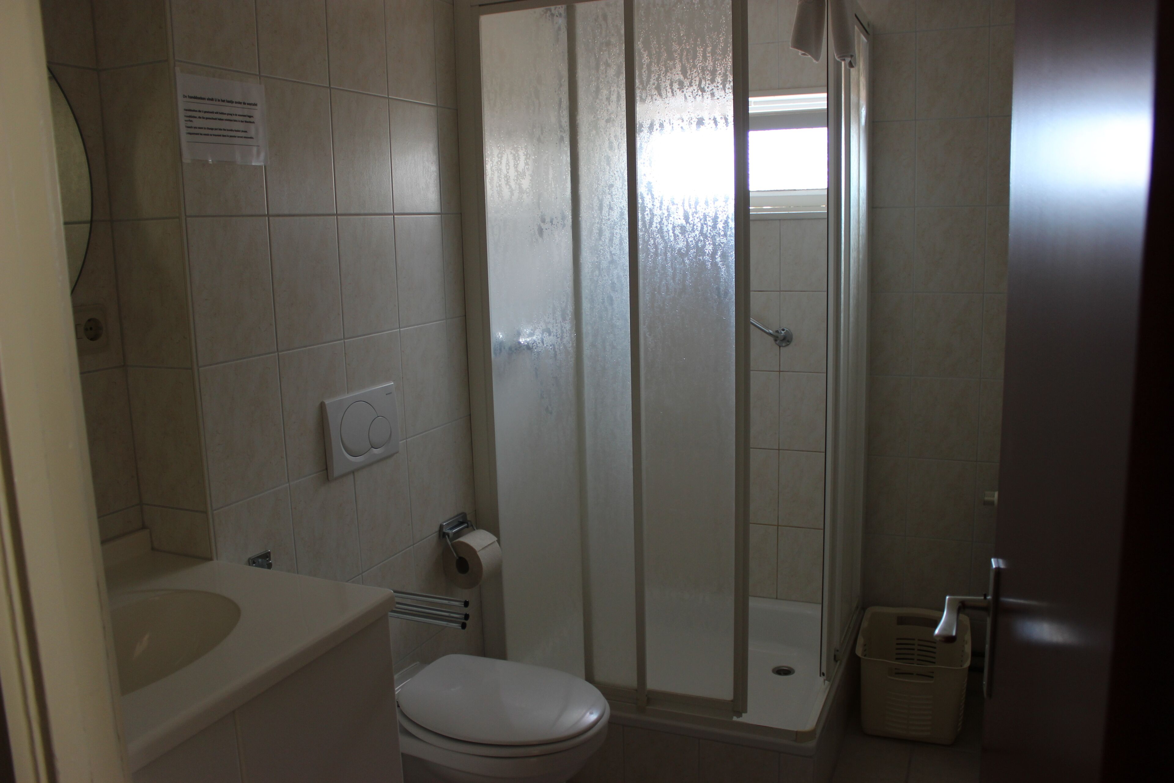triple room | bathroom | shower, free toiletries, hair dryer, towels