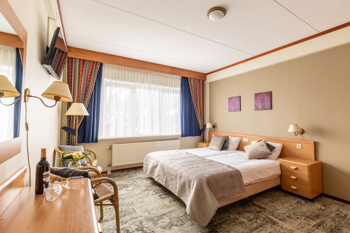 Desk, cots/infant beds, free WiFi, bed sheets