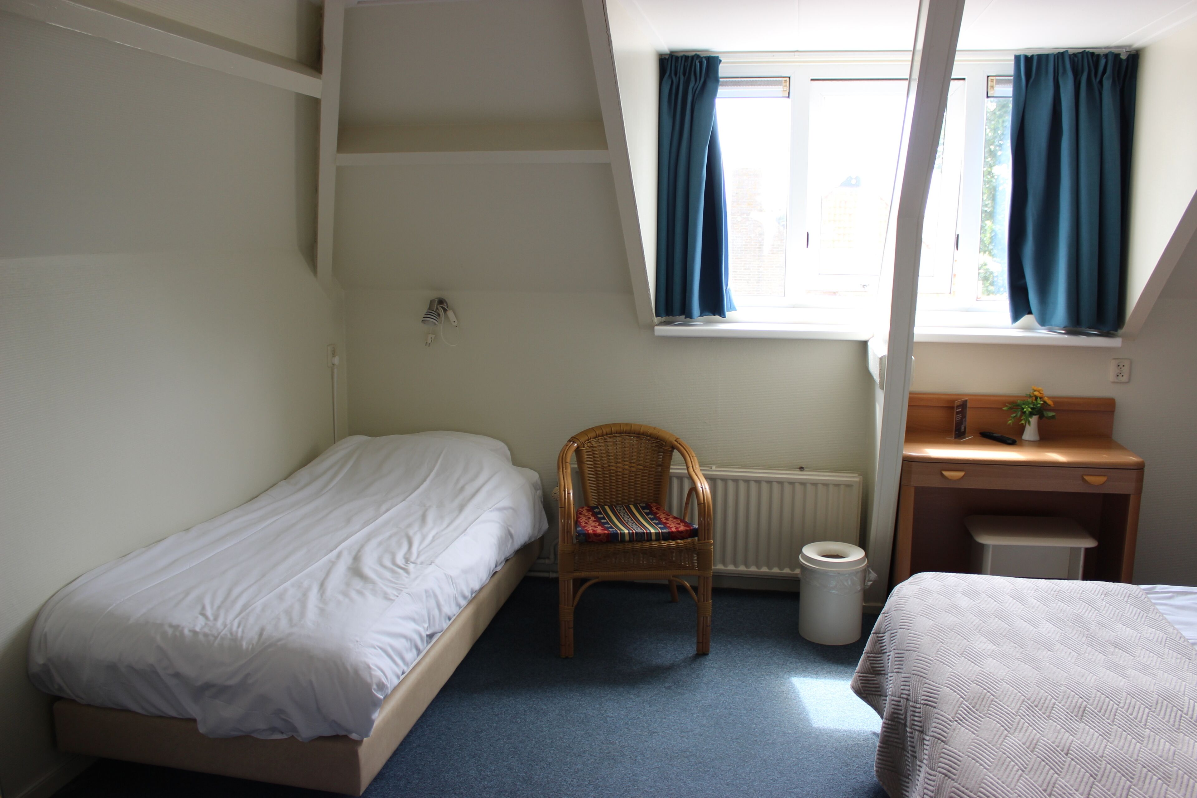 triple room | desk, cots/infant beds, free wifi, bed sheets