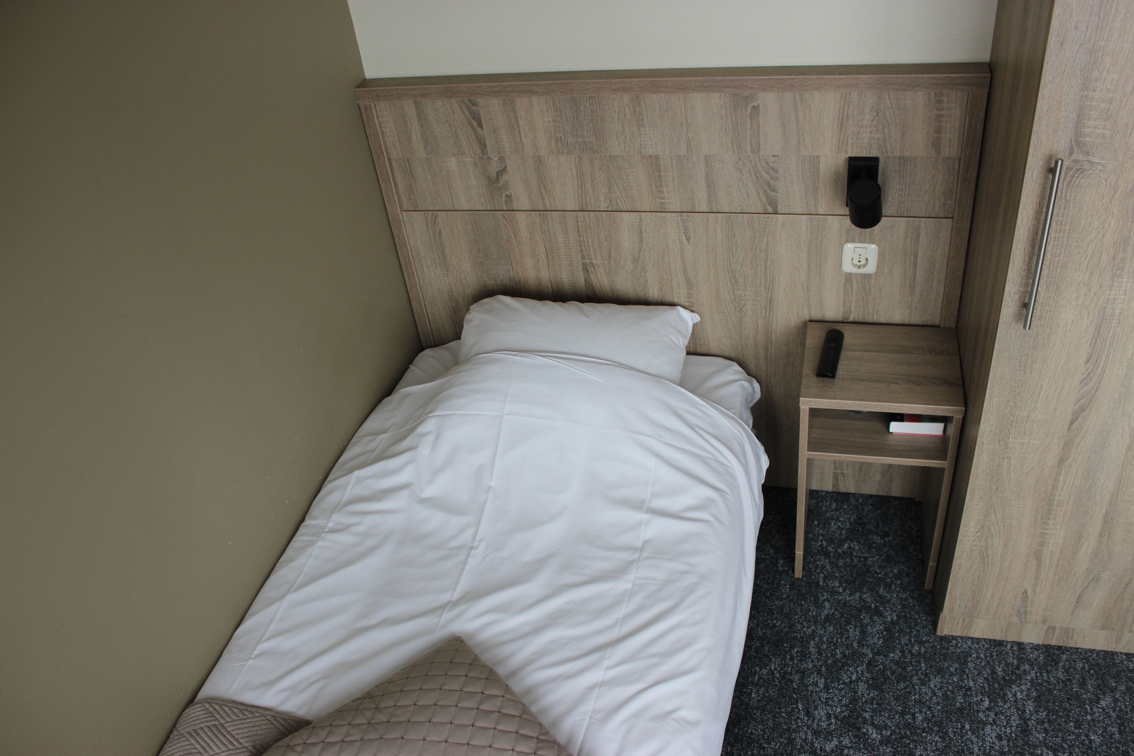 single room | desk, cots/infant beds, free wifi, bed sheets