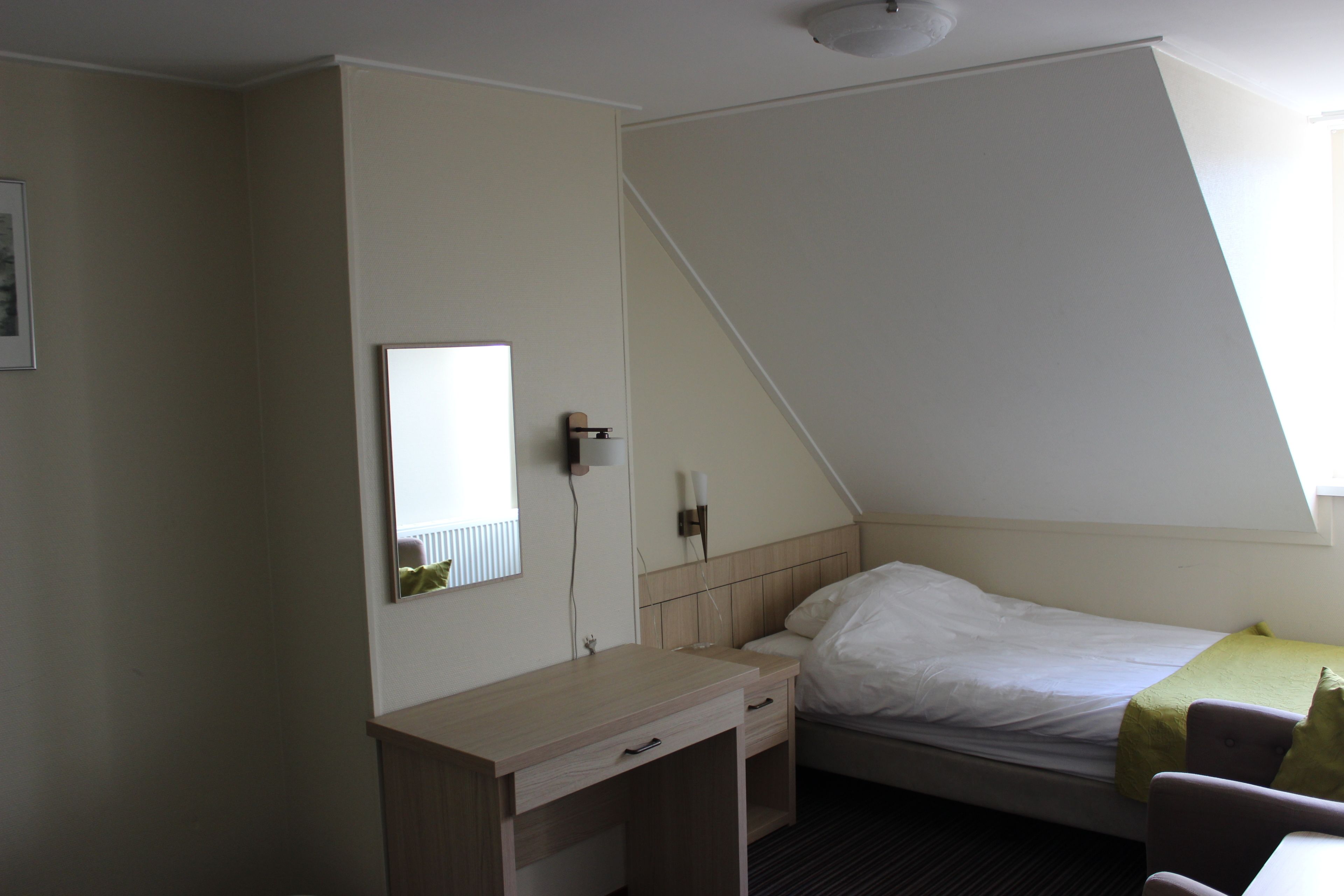 triple room | desk, cots/infant beds, free wifi, bed sheets