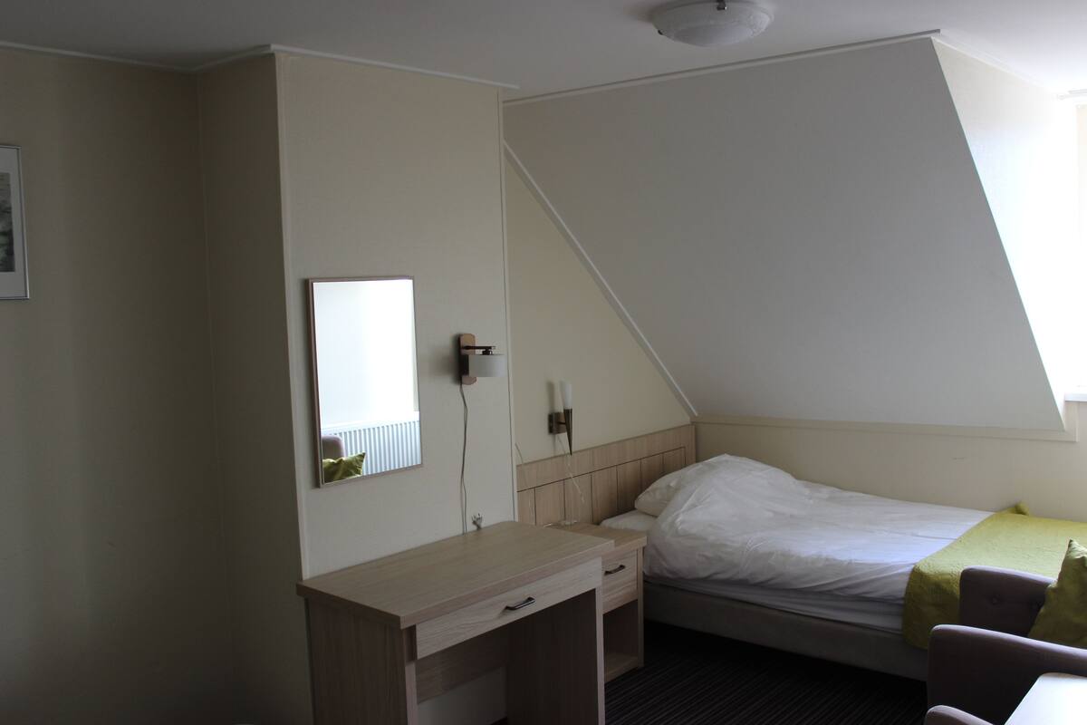 triple room | desk, cots/infant beds, free wifi, bed sheets