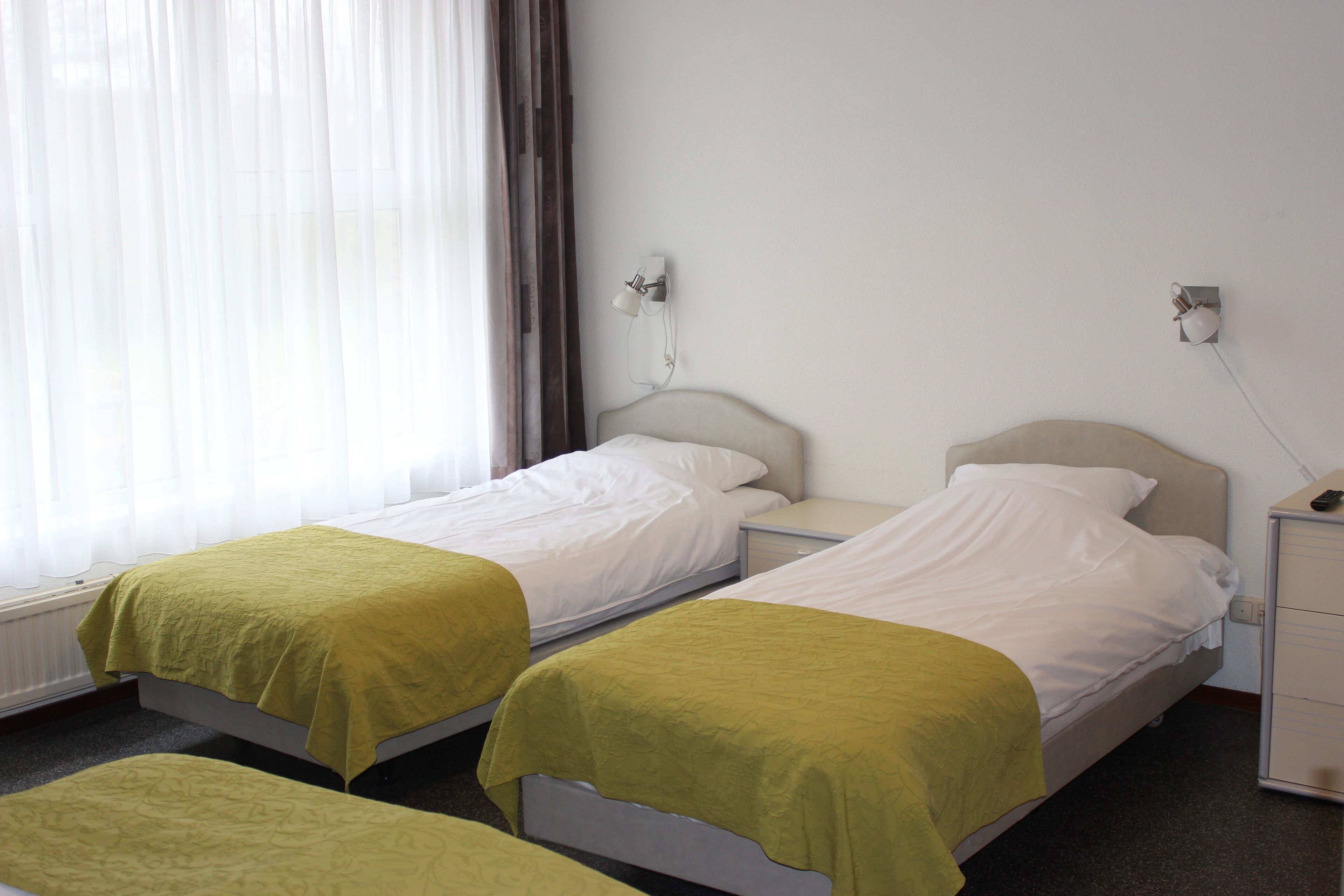 family room | desk, cots/infant beds, free wifi, bed sheets