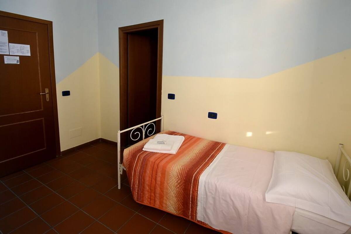 Single Room | Desk, WiFi (free)
