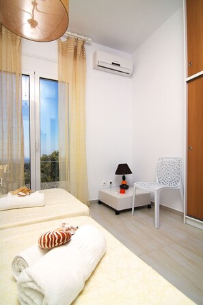 Apartment, 2 Bedrooms, Pool Access, Sea View