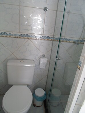 Douche, serviettes fournies