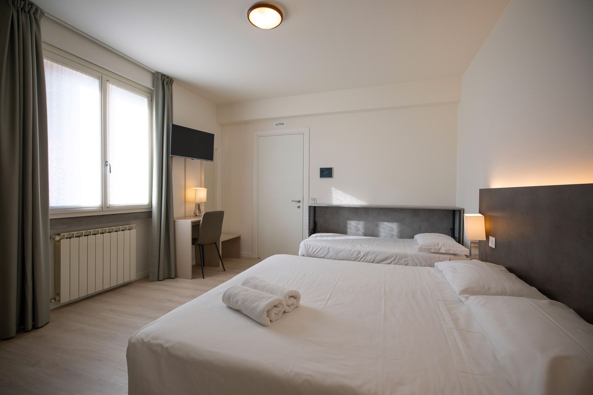 triple room | desk, free wifi, bed sheets, wheelchair access