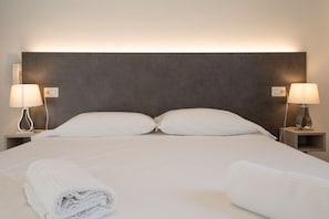 Quadruple Room | Desk, free WiFi, bed sheets, wheelchair access - Hotel Dell'Angelo (Predore)
