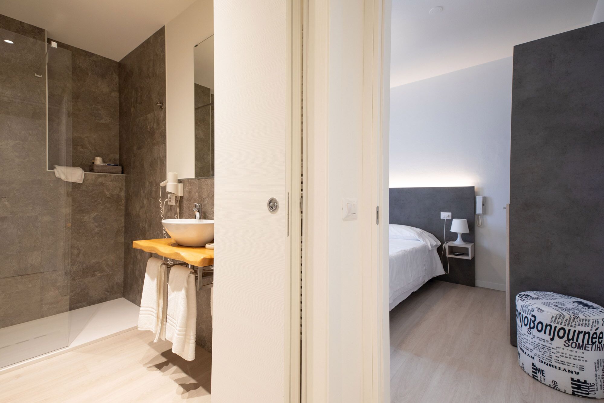 Quadruple Room | Bathroom | Shower, free toiletries, hair dryer, bidet