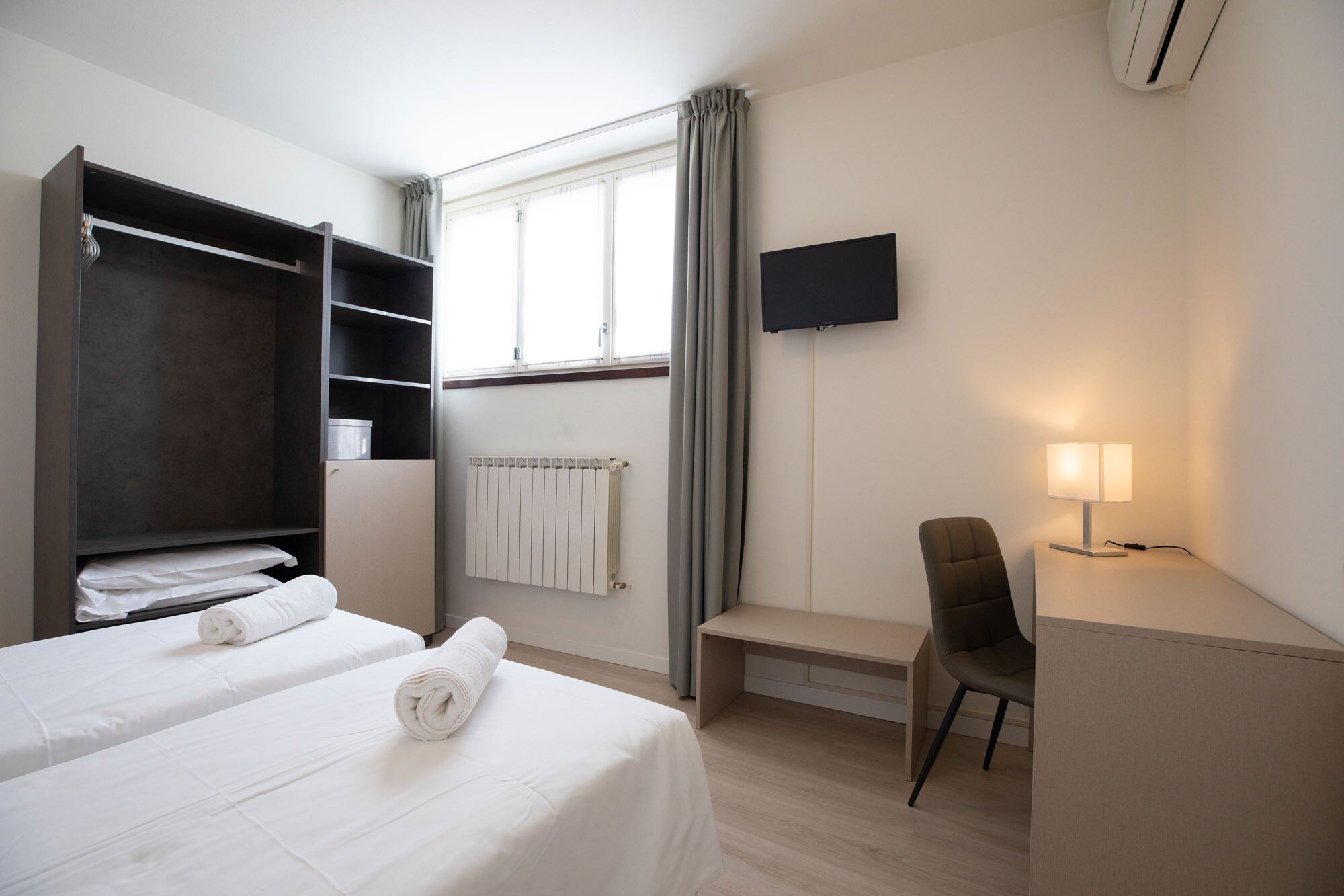 double or twin room | desk, free wifi, bed sheets, wheelchair access