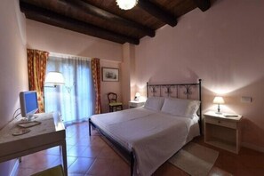 Desk, free WiFi, bed sheets