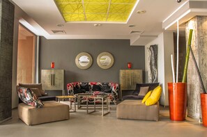 Lobby sitting area - Gladiola Star (Golden Sands)