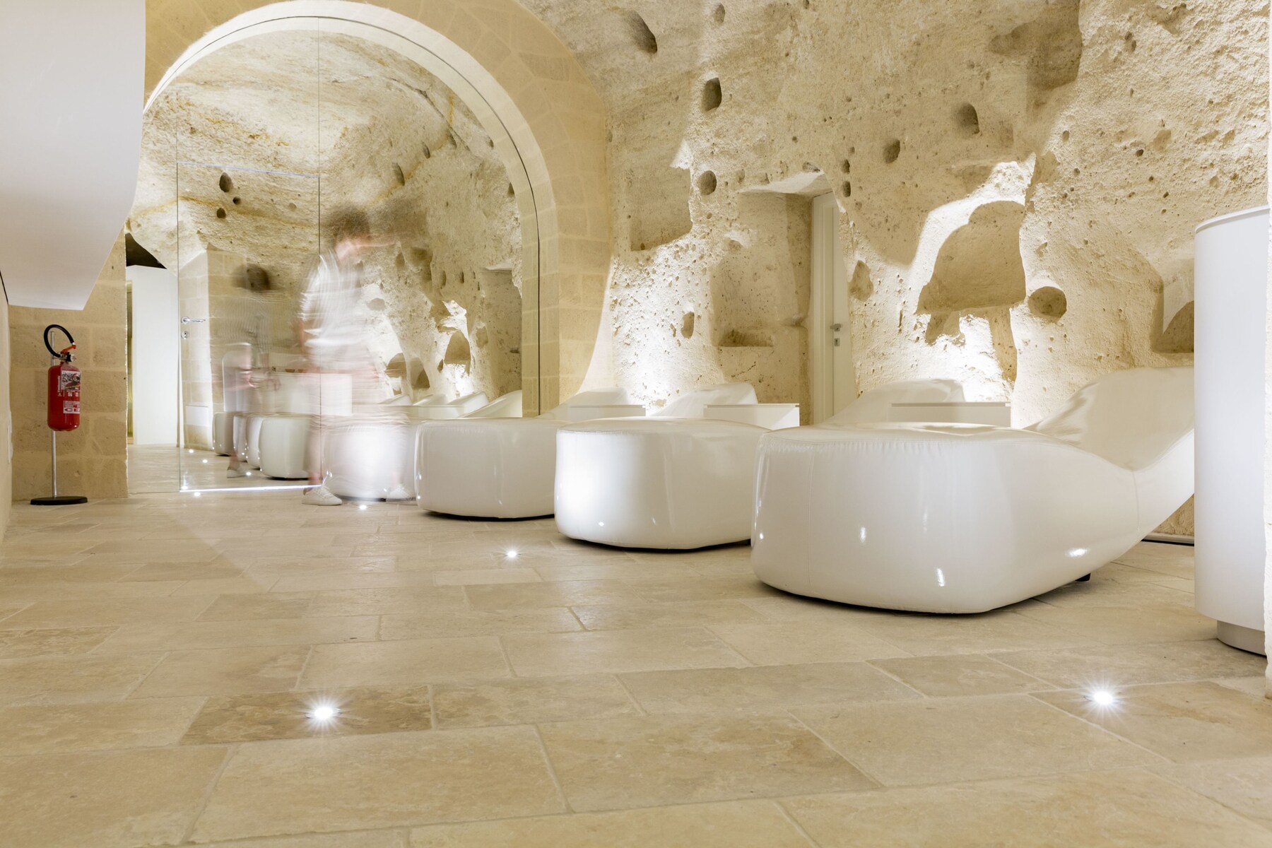 Hot tub, Turkish bath, 2 treatment rooms, massages