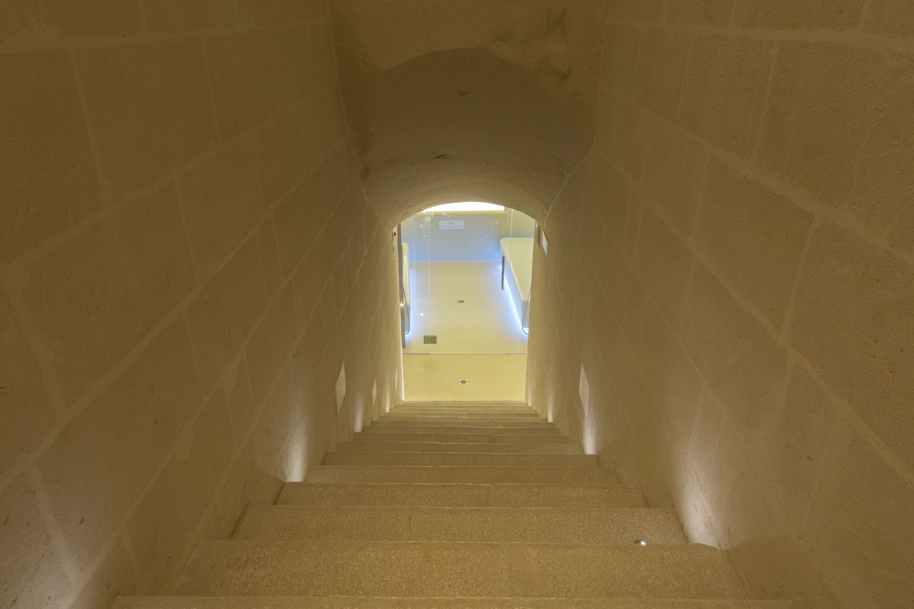 hot tub, turkish bath/hammam, 2 treatment rooms, massages