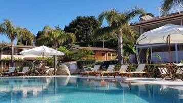 Seasonal outdoor pool