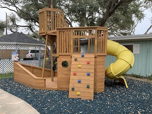Children’s play area – outdoor