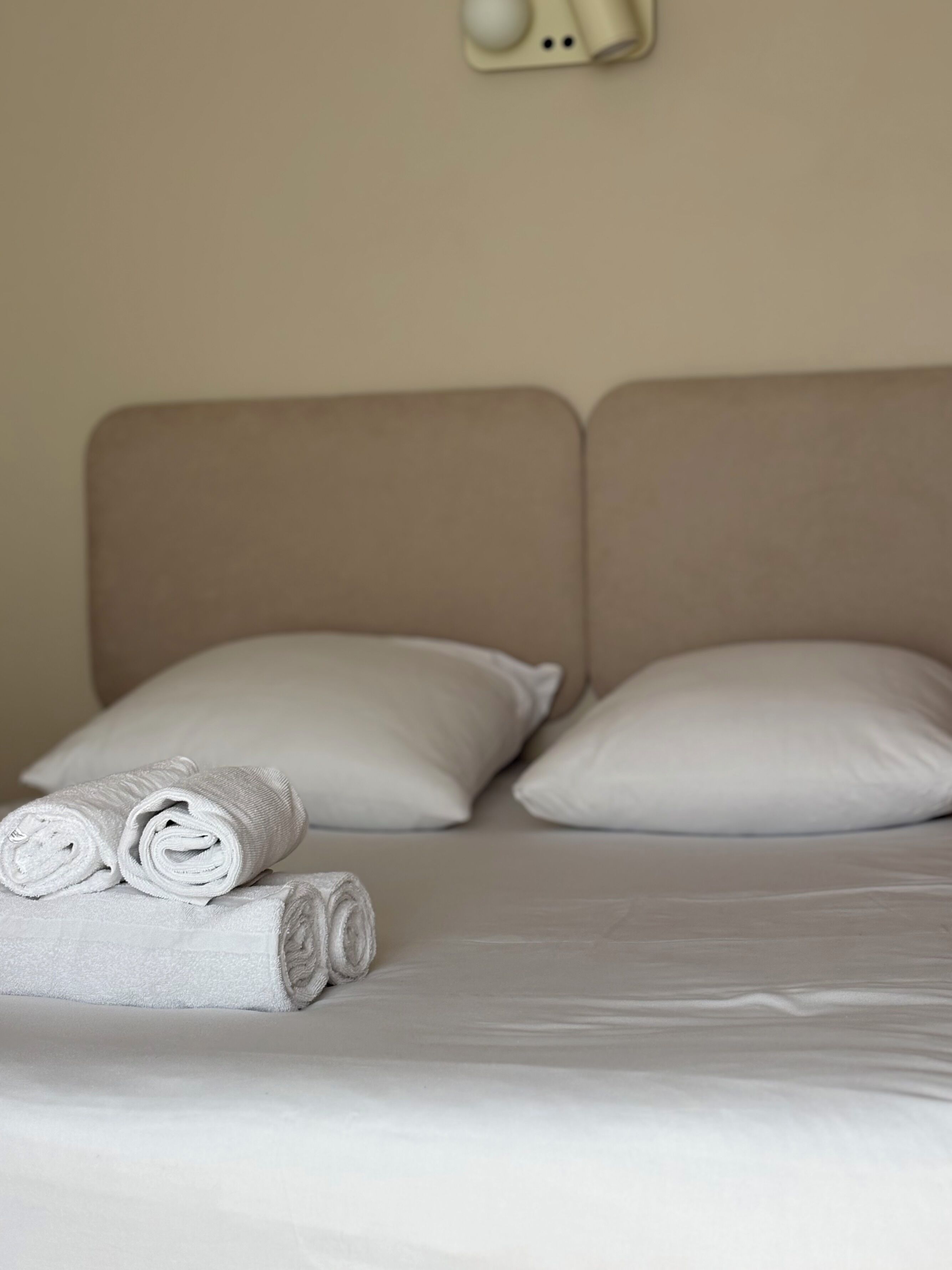 Bureau, rideaux occultants, Wi-Fi gratuit, draps fournis