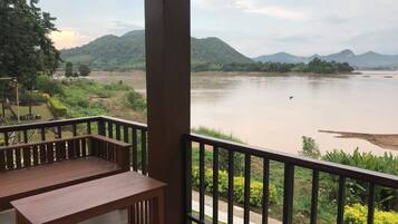 Quang cảnh ban công