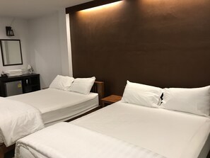  Garden view room for 4 person | Seprai antialergi, meja kerja, Wi-Fi gratis, dan seprai linen