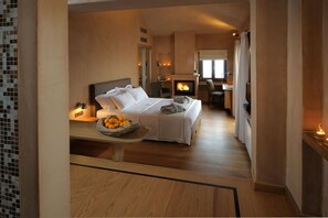 Elegant Suite with Fireplace & View | ミニバー、セーフティボックス (室内)、防音設備、WiFi (無料)