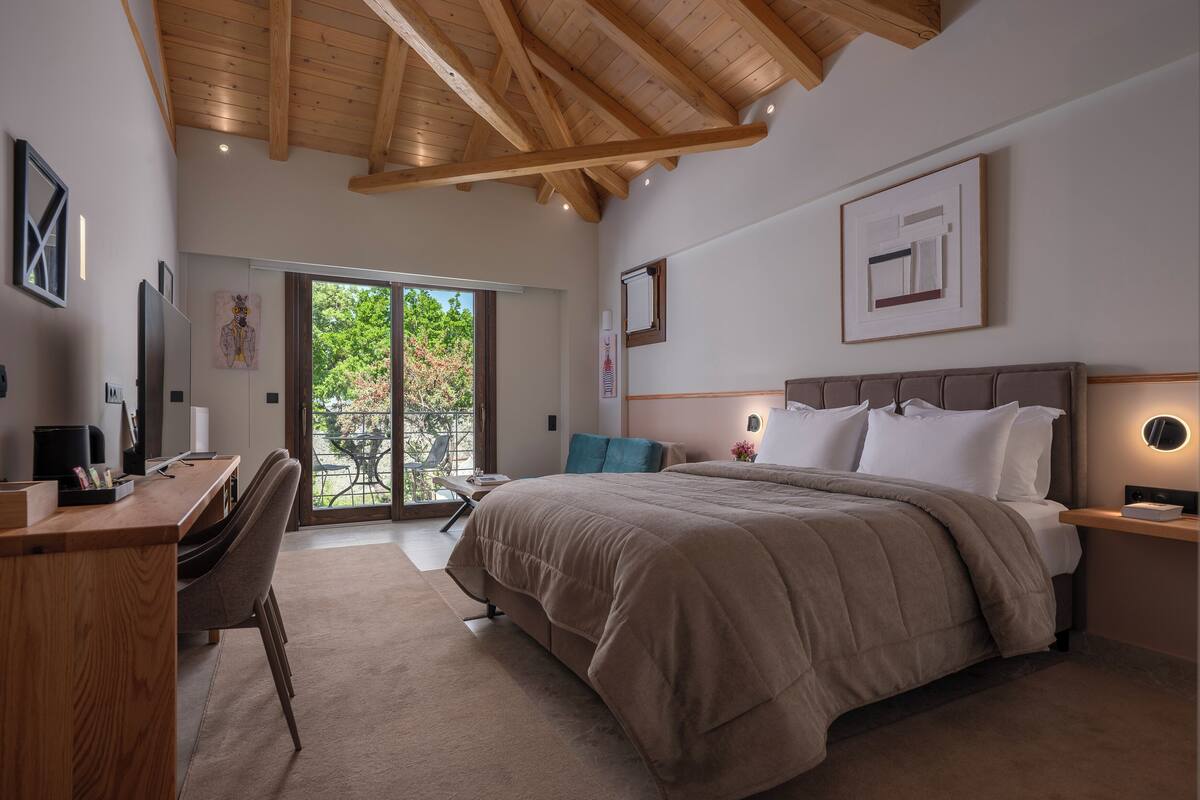 Design Suite with Panoramic View | 迷你吧、房內夾萬、隔音、免費 Wi-Fi