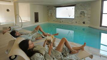 Couples treatment room(s), sauna, hot tub, steam room