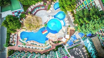 Piscine couverte, 2 piscines extérieures