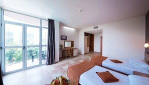 Minibar, in-room safe, desk, iron/ironing board