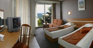 標準雙人房, 公園景 | 迷你吧、房內夾萬、書桌、熨斗/熨衫板