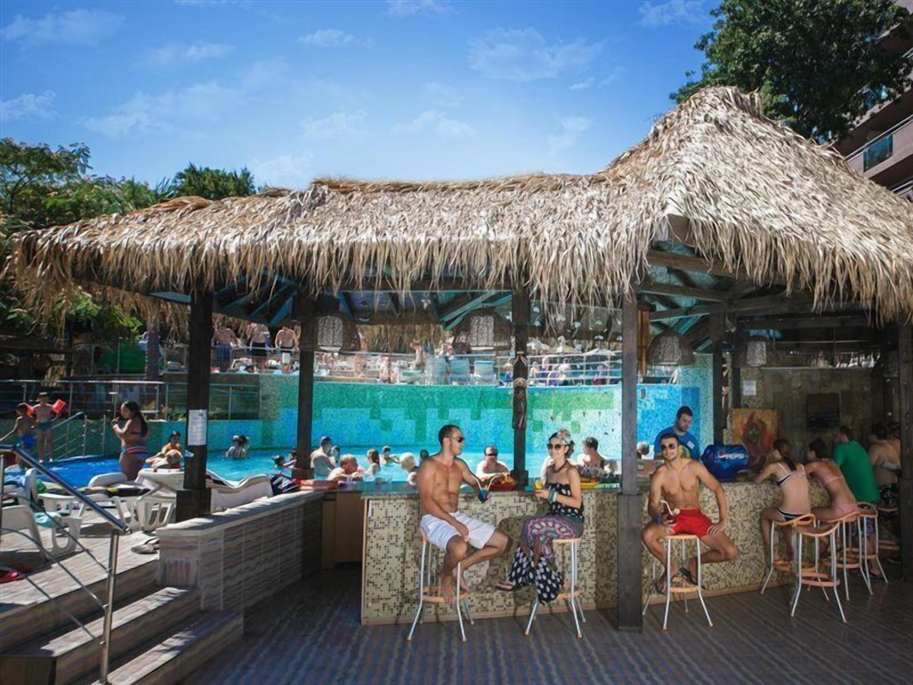 Indoor pool, 2 outdoor pools