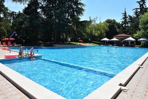 屋内プール、屋外プール