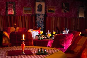 Bar (in der Unterkunft)