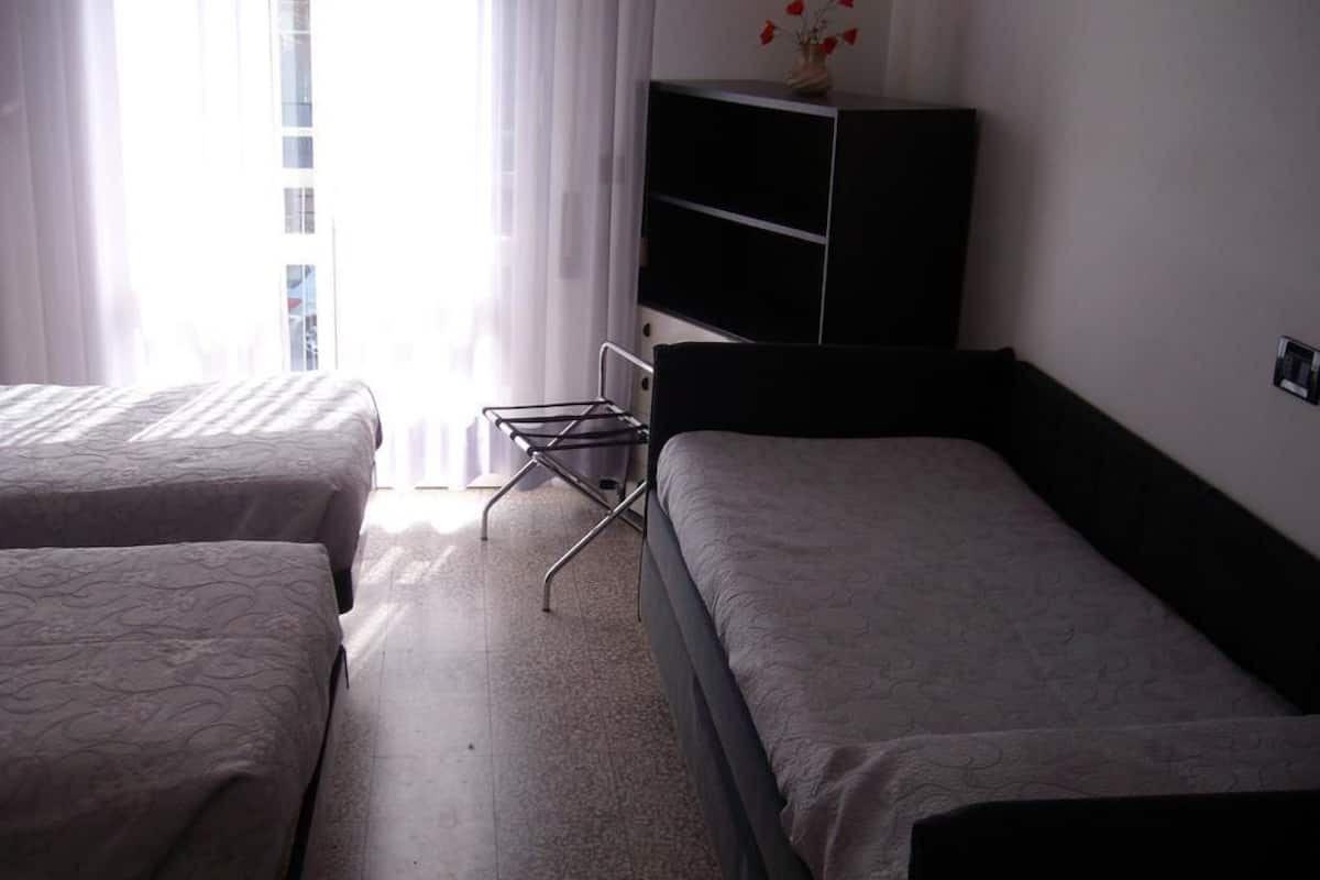 Standard Triple Room | In-room safe, desk, free WiFi
