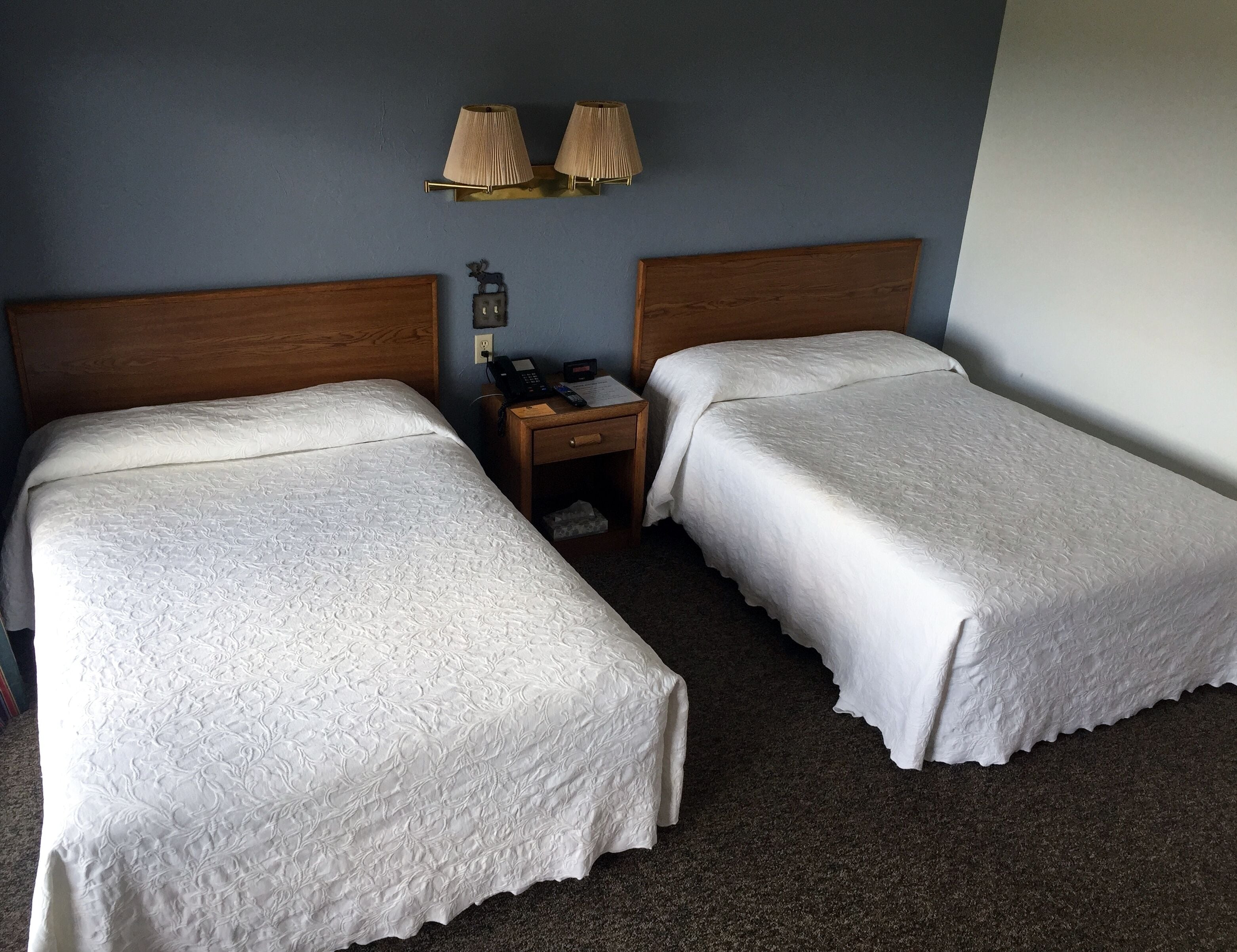 Verdunkelungsvorhänge, Bügeleisen/Bügelbrett, Babybetten, Zustellbetten