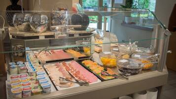 Daily buffet breakfast for a fee