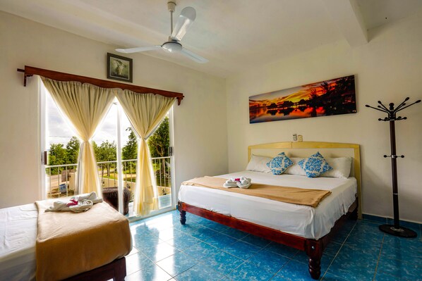 Ropa de cama de alta calidad, cubrecamas y muebles diferentes