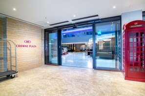 Exterior - Crowne Plaza London Heathrow T4 by IHG (Hounslow)