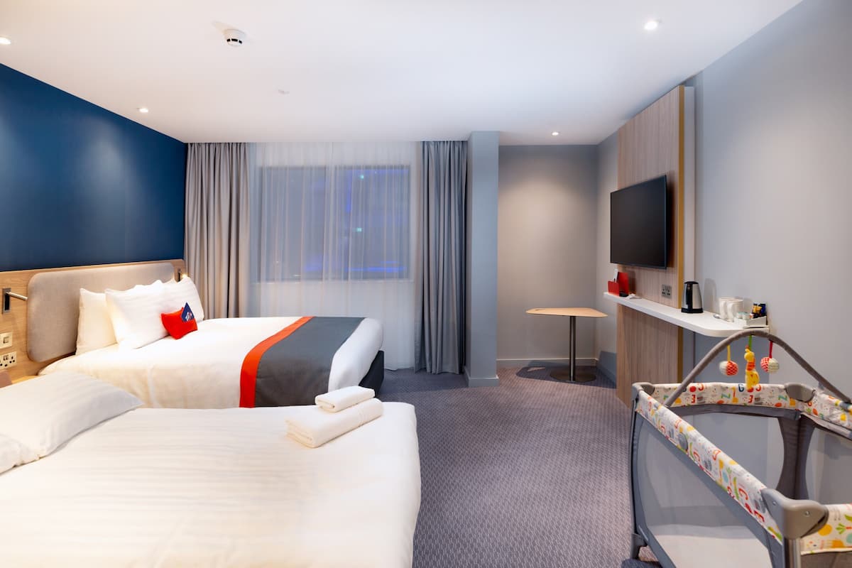 premium bedding, in-room safe, desk, laptop workspace