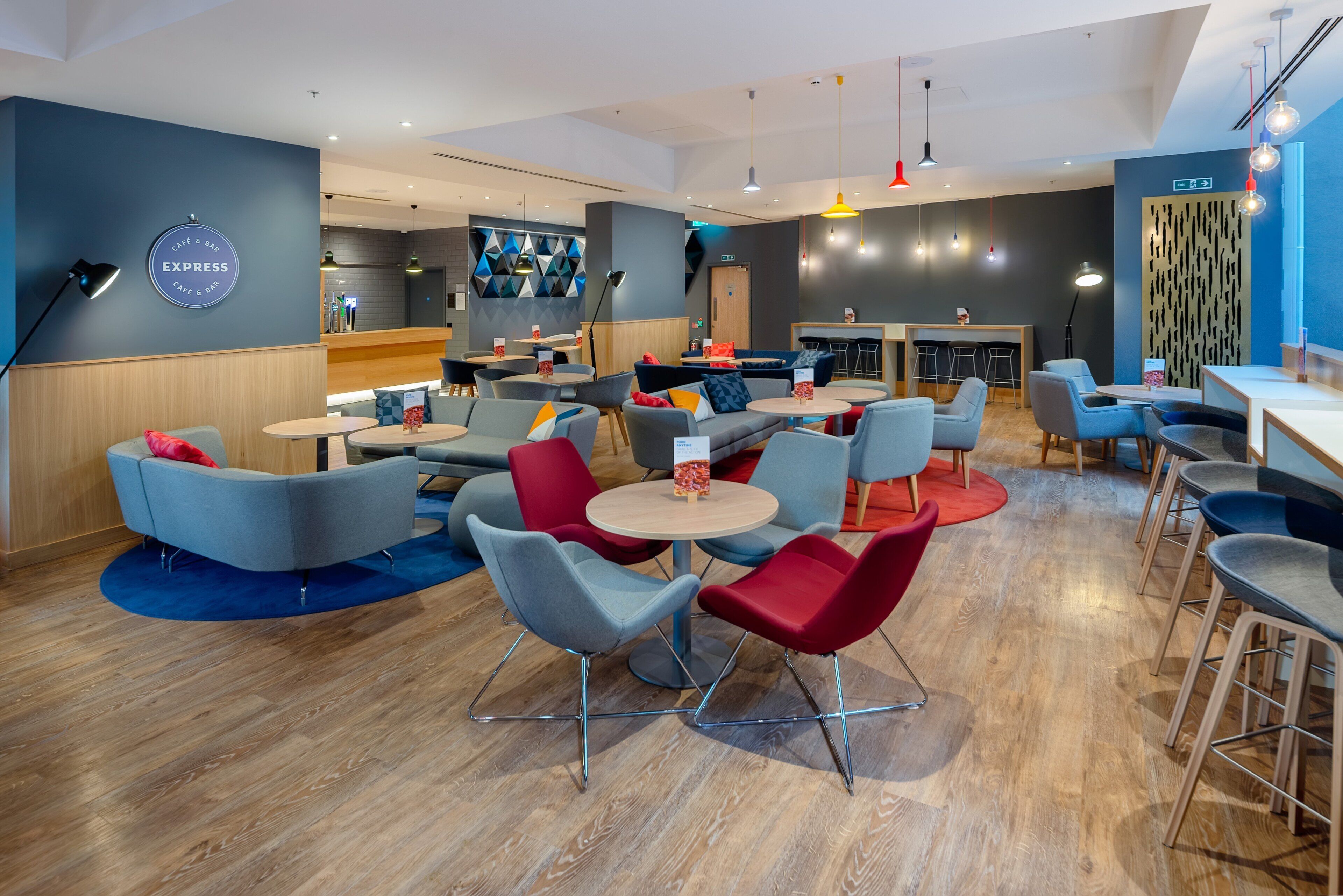 Photo - Holiday Inn Express London Heathrow T4 by IHG