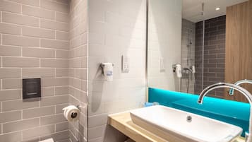 Douche, articles de toilette gratuits, sĂšche-cheveux