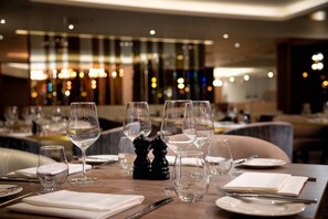 2 Restaurants; Frühstück, Mittagessen und Abendessen werden serviert